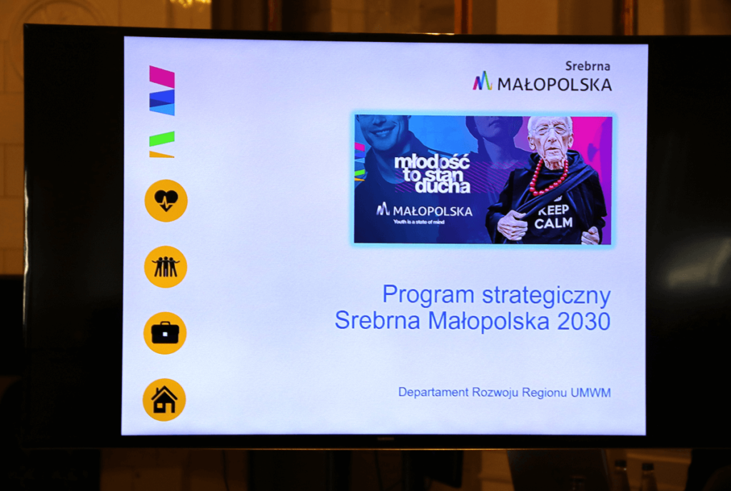 Zdjęcie ekranu z prezentacją Programu Srebrna Małopolska 2030 - plansza tytułowa