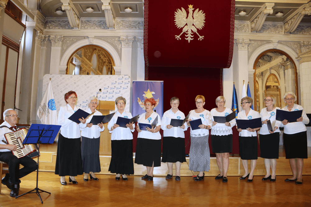 Zespół Siemaszki podczas występu w Sali Lustrzanej Urzędu Miasta Tarnowa