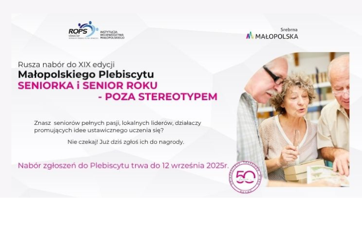 Plakat informacyjny plebiscytu na seniorkę i seniora roku ze zdjęciem trójki seniorów z książkami